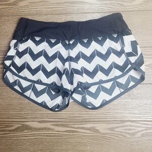 Lululemon Speed Short 4 Black‎ White Chevron Zigzag Lined Zip Pocket Running